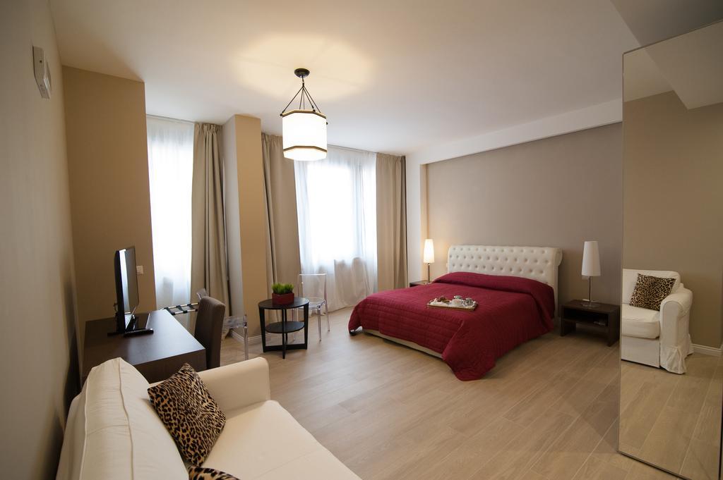 Les Suites Bari Italian Excellence Bed And Breakfast Δωμάτιο φωτογραφία